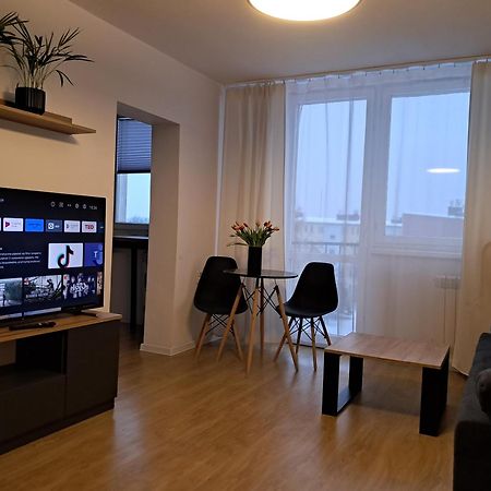 Kawalerka 28M Salon Z Kuchnia Centrum Нови Сонч Екстериор снимка